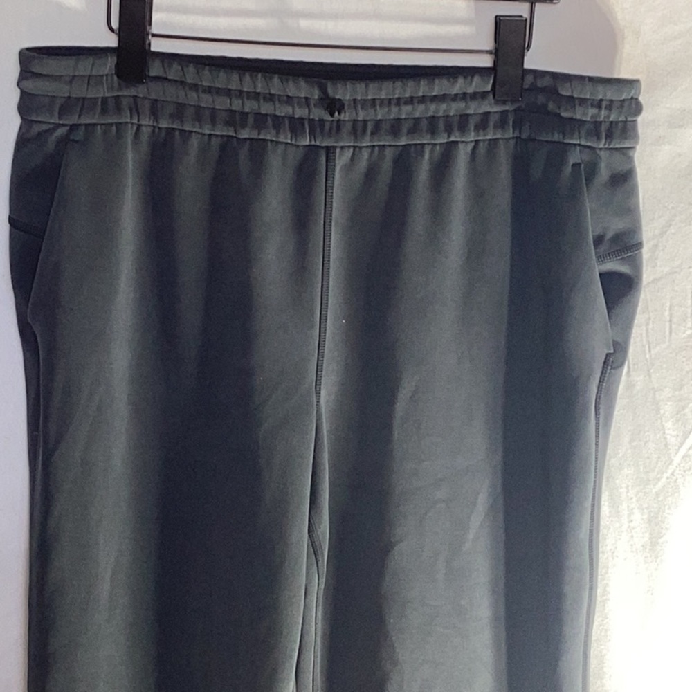 Lululemon pants - Picture 11 of 11